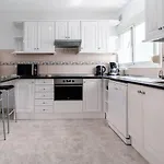Charming 3-Bed Apartment In Fuengirola