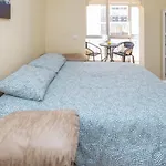 Stylish 1Br In The Heart Of Town