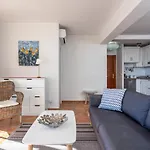 Lovely Beachfront Flat With Sunny Balcony Ref 40