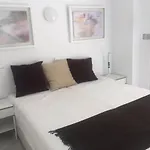 Near Beach 2-Bed Apartment In Centrum Fuengirola