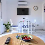 Blue Marine Home - Parking, Pool, Ac, Wifi