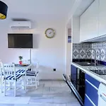 Blue Marine Home - Parking, Pool, Ac, Wifi