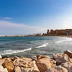 Private Studio Pyr By The Beach Promenade - Shared Pool Available