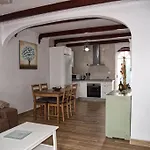 House W Shared Pool, Perfect For Small Families
