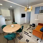 City Center And Beach Renovated Apartment