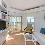 Great Location And Frontal Sea View Fuengirola