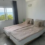 Estrellita Two Bedroom, Top Floor With Seaview
