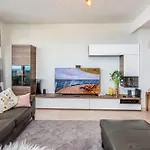 Vivi Homes - Buena Vista Pool, Sauna, Terrace, Gym & Sea View
