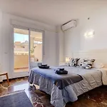 Spacious 2 Bedroom Apartment With Sea View!
