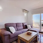 Spacious 2 Bedroom Apartment With Sea View!