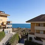 Spacious 2 Bedroom Apartment With Sea View!