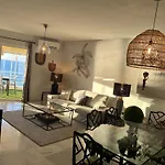 Apartamento En Primera Linea/Beachfront Apartment