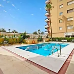 Apartamento Con Piscina En La Primera Linea De Playa De Fuengirola