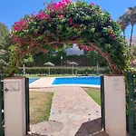 Estudio Con Piscina Y Parking, Playa A 4 Min A Pie, Tren A 2 Min