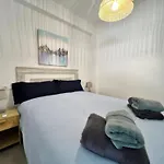 New & Luxurious Beach Apartment