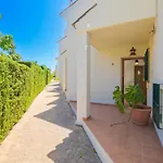 Cubo\'S Townhouse Sierrezuela