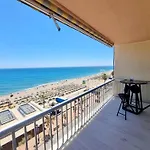 La Caracola I Beachfront & City Center Apartment