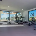 Vivi Homes - Sunny Views Wellness, Gym, Pool & Sea View