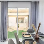 Beautiful 2Br - 20 Meters From Beach - In City Center