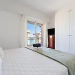 2 Bed 1 Bath Very Bright Apt