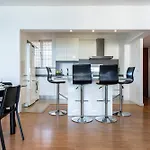 2 Bed 1 Bath Very Bright Apt