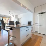 2 Bed 1 Bath Very Bright Apt