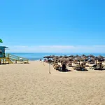 Pyr Beach And Pool Studio II