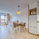 118 - Modern Beachfront Apartment