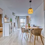 118 - Modern Beachfront Apartment