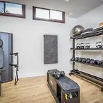 Vivi Homes - Apollo Luxury, Pool, Gym & Beach