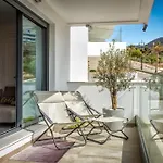 Vivi Homes - Sunny Views Wellness, Gym, Pool & Sea View