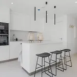 Vivi Homes - Gerrard Jacuzzi, Terrace, Pool & Sea Vew