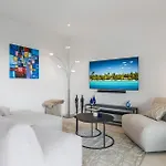Vivi Homes - Coral Apartment With Sea Views & Pool