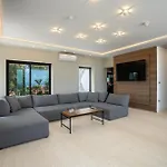 Villa Amistad In Fuengirola With Private Pool And Sea Views