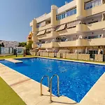 Ga Nemt Til Fuengirola Strand, Restauranter, Butikker, Padel Og Meget Mere!