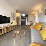 Modern & Sunny Beach Apartment