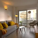 Modern & Sunny Beach Apartment