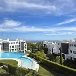 Luxury, Ocean View, Spa Pool, Gym & Beach Club