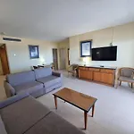 Pyr Beachfront And Pool 2Bd Apartment