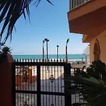 Ref 302 Beach Front Apartment In Popular Riverina