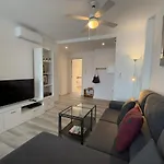 Stylish & Sunny Beach Apartment With Pool