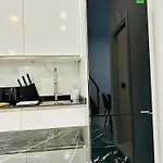 Mark Suite B8