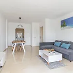 Stylish One Bed Apartment At Matchroom Country Club