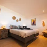 Lovely Villa With Uninterrupted Sea View