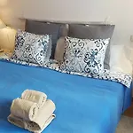 Cool Urban Retreat In Beach Paradise