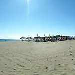 Apartamento Con Piscina A 150 Metros Playa Netflix P Video Aire Acondicionado Calefaccion Toallas Y Sillas Playa Sombrilla 2 Terrazas Una Sobre Piscina Centro Ciudad 1 Smart Tv Por Habitacion