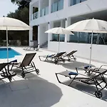 Luxury Villa With Heated Pool For 12 To 14 People