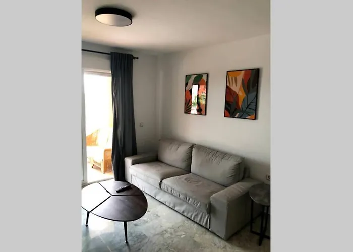 Cozy 2 Bedroom Apartment. Parking Included.