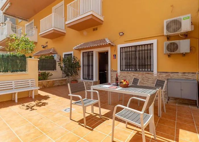 Nice Apartment In Fuengirola With Kitchen