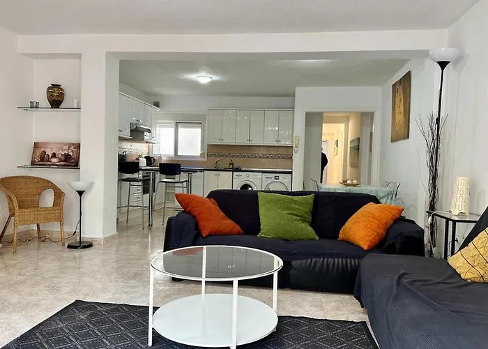 Charming 3-Bed Apartment In Fuengirola